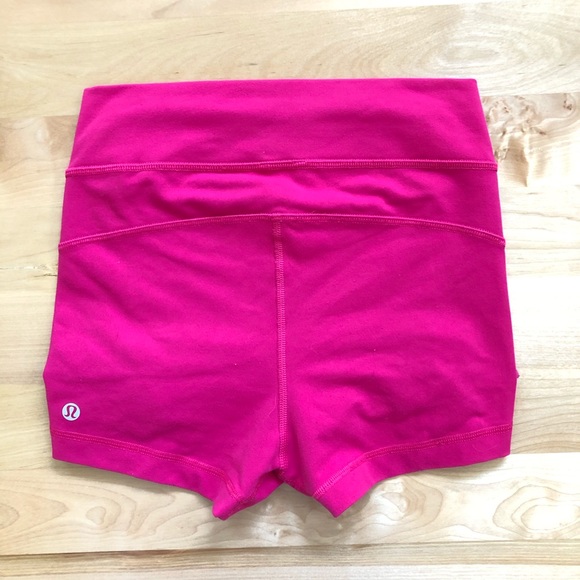 Lululemon Athletica Liberty Short Jewelled Magenta - Picture 2 of 9